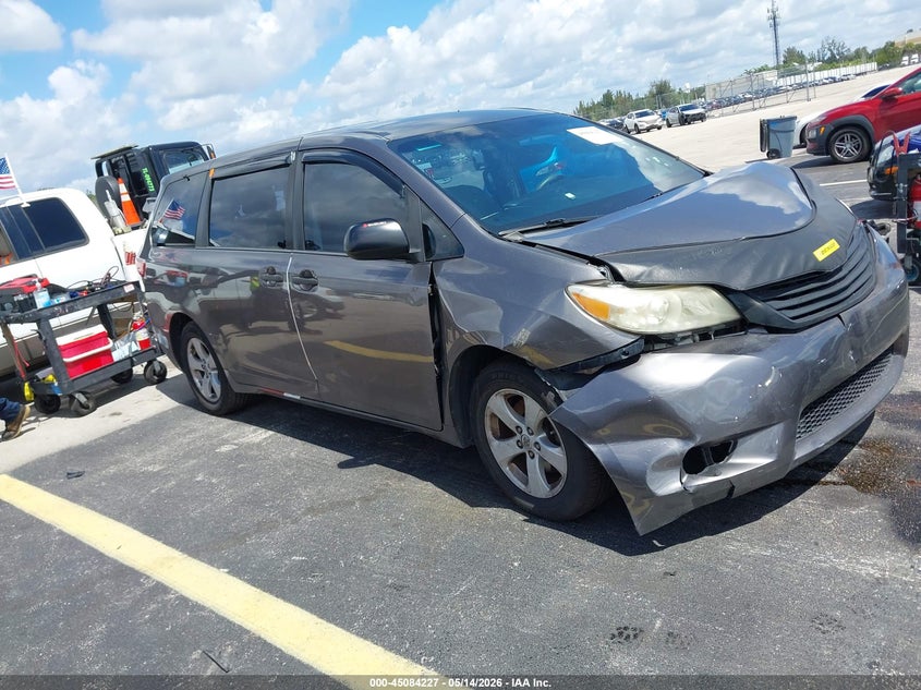 2016 Toyota Sienna VIN 5TDZK3DC4GS743484 IAAI salvage auction — RIGHT FRONT, Rebuildable (Florida), sold $1,900 on 2026-07-24 (photo 1)