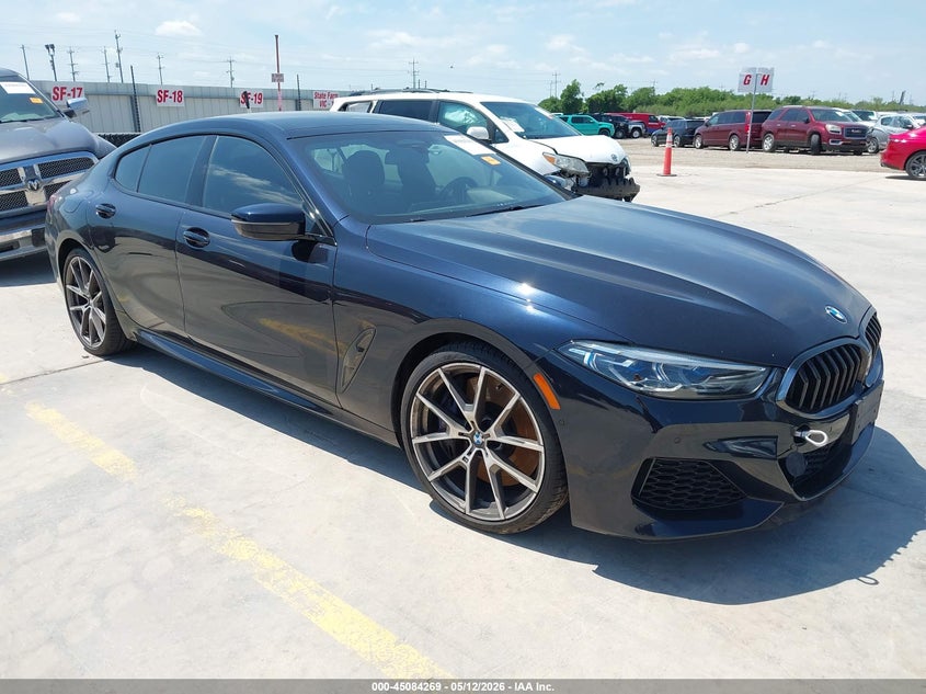 2022 BMW 8er VIN WBAGV8C01NCJ37008 IAAI salvage auction — ENGINE DAMAGE, Salvage Title, sold $18,700 on 2026-07-30 (photo 1)