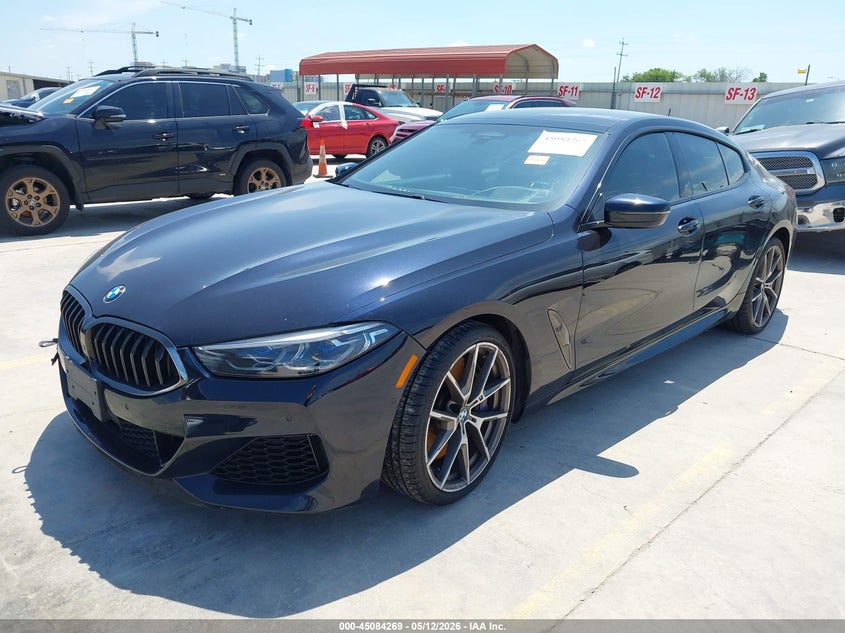 2022 BMW 8er VIN WBAGV8C01NCJ37008 IAAI salvage auction — ENGINE DAMAGE, Salvage Title, sold $18,700 on 2026-07-30 (photo 2)