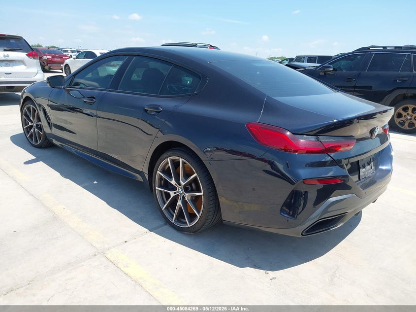 2022 BMW 8er VIN WBAGV8C01NCJ37008 IAAI salvage auction — ENGINE DAMAGE, Salvage Title, sold $18,700 on 2026-07-30 (photo 3)