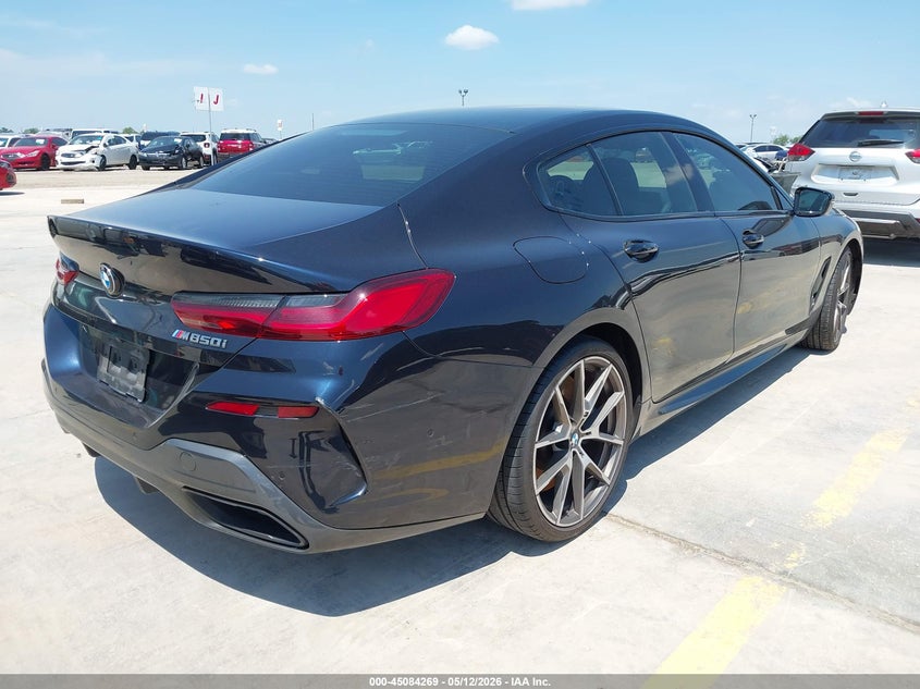 2022 BMW 8er VIN WBAGV8C01NCJ37008 IAAI salvage auction — ENGINE DAMAGE, Salvage Title, sold $18,700 on 2026-07-30 (photo 4)