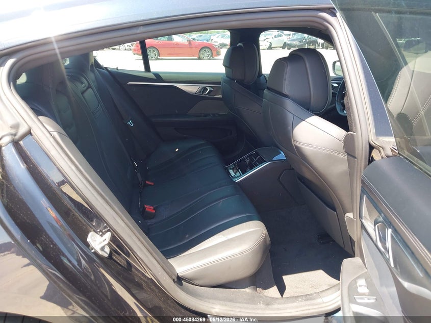 2022 BMW 8er VIN WBAGV8C01NCJ37008 IAAI salvage auction — ENGINE DAMAGE, Salvage Title, sold $18,700 on 2026-07-30 (photo 8)
