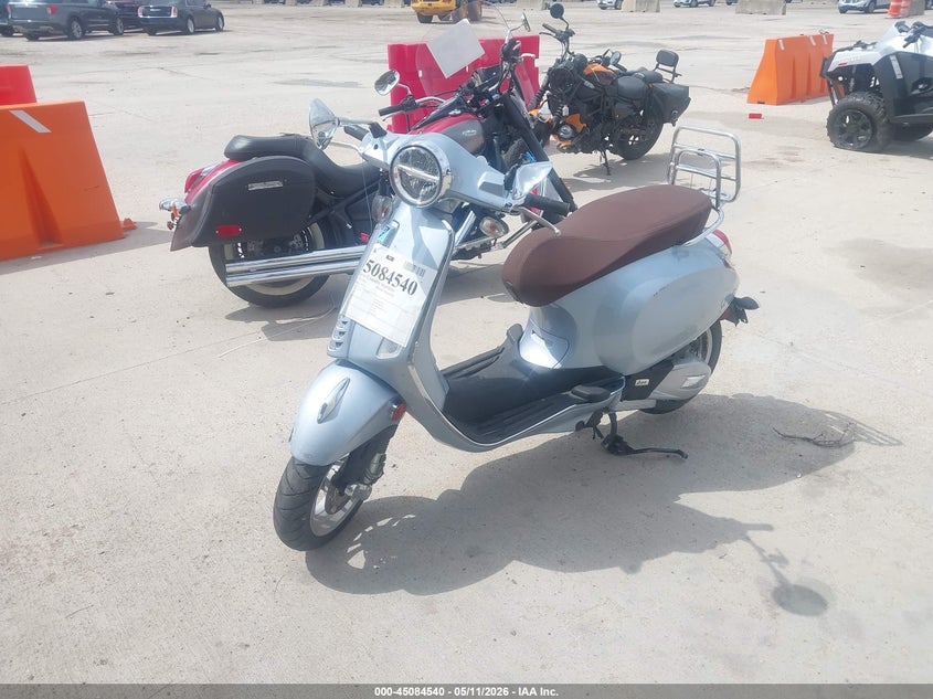 2022 Vespa - VIN ZAPM818G8N5907105 IAAI salvage auction — RIGHT SIDE, Salvage (Texas), sold $475 on 2026-07-08 (photo 2)