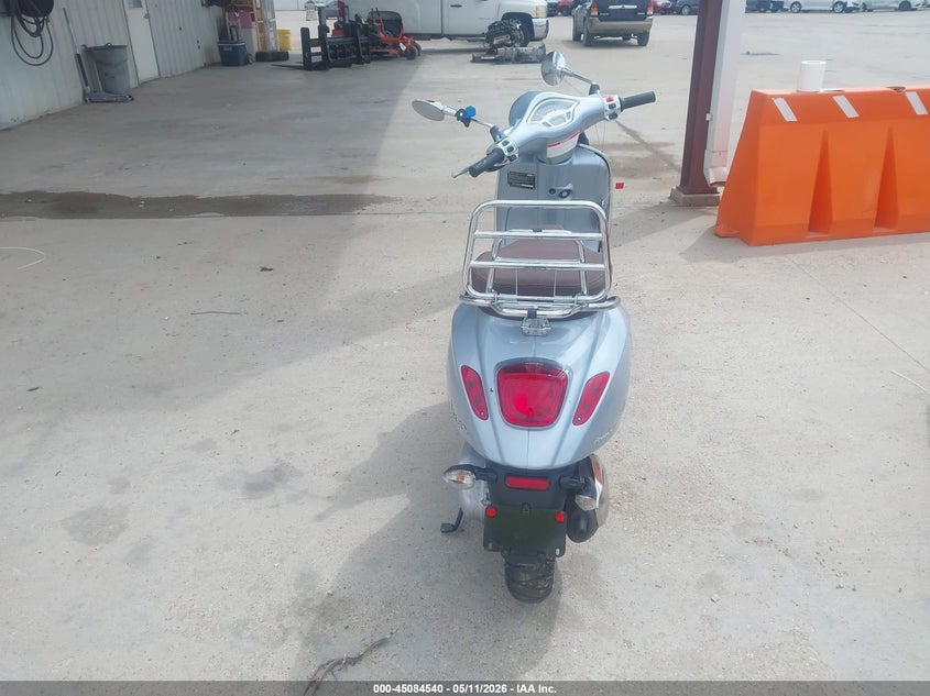 2022 Vespa - VIN ZAPM818G8N5907105 IAAI salvage auction — RIGHT SIDE, Salvage (Texas), sold $475 on 2026-07-08 (photo 6)