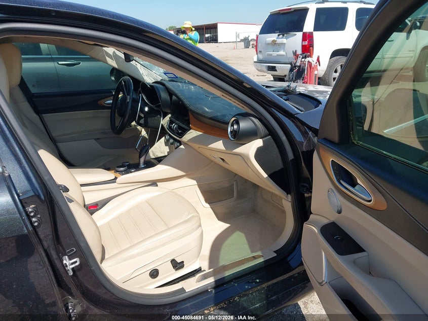 2018 Alfa romeo Giulia VIN ZARFAEEN7J7576711 IAAI salvage auction — HAIL, Salvage (Texas), sold $3,050 on 2026-07-14 (photo 5)