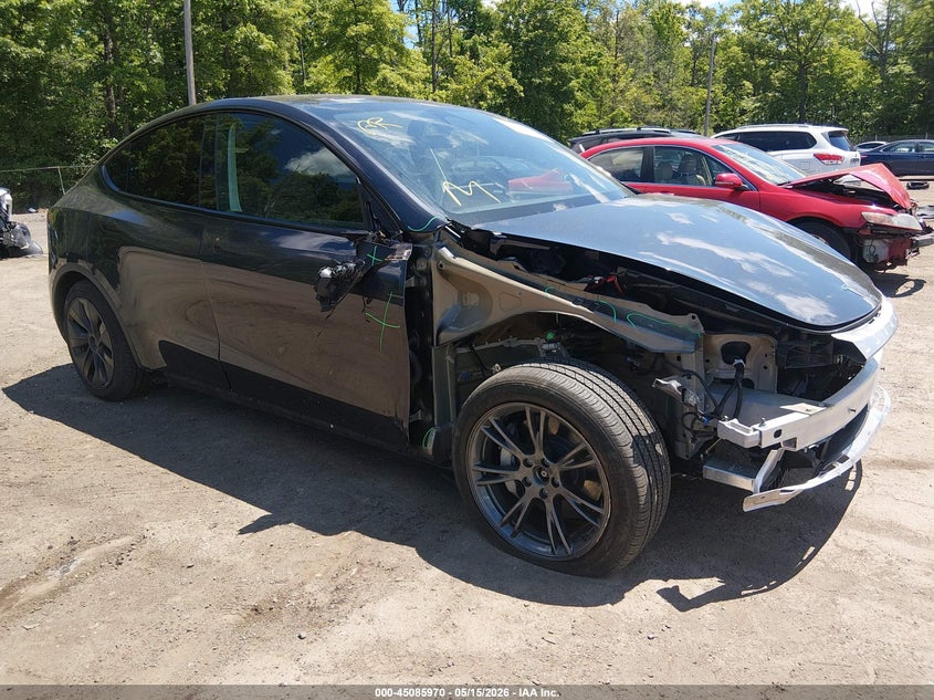 2025 Tesla Model y VIN 7SAYGDEE8SF304968 — IAAI salvage auction photo