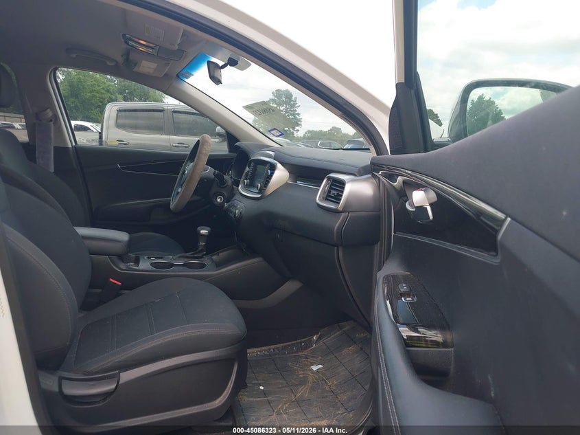 2019 Kia Sorento VIN 5XYPG4A36KG574206 IAAI salvage auction — SIDE, Original (Texas), sold $4,950 on 2026-07-18 (photo 5)