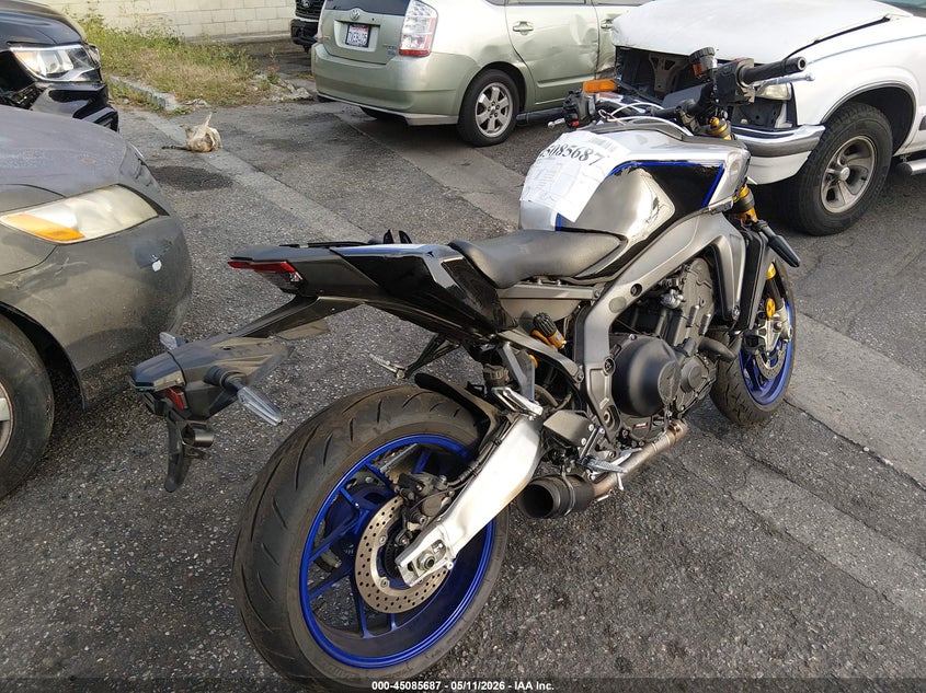2025 Yamaha Mt VIN JYARN95Y6SA000606 IAAI salvage auction — FRONT & REAR, Salvage (California), sold $1,050 on 2026-07-30 (photo 4)