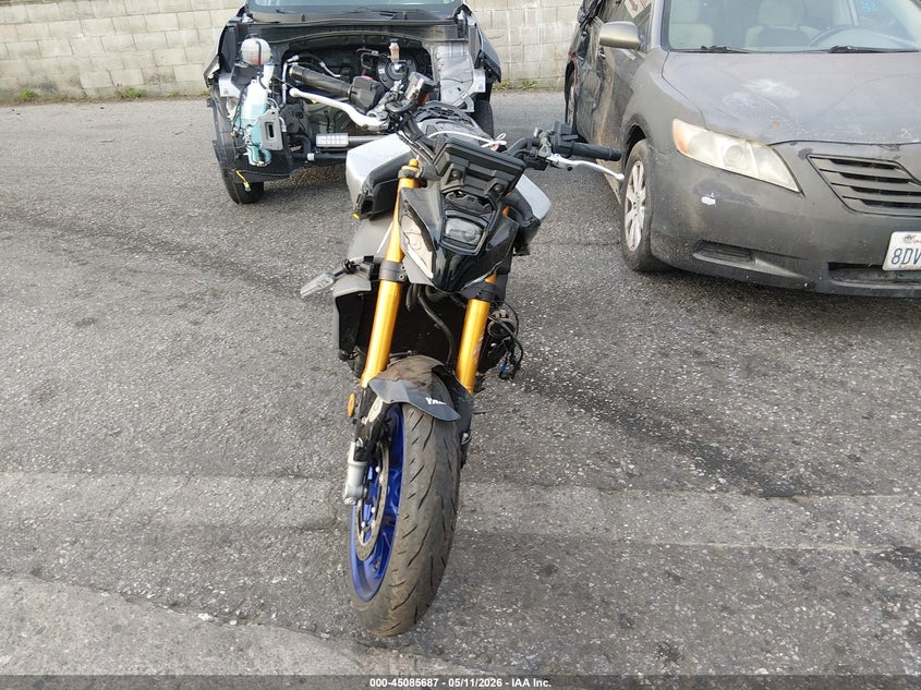 2025 Yamaha Mt VIN JYARN95Y6SA000606 IAAI salvage auction — FRONT & REAR, Salvage (California), sold $1,050 on 2026-07-30 (photo 5)