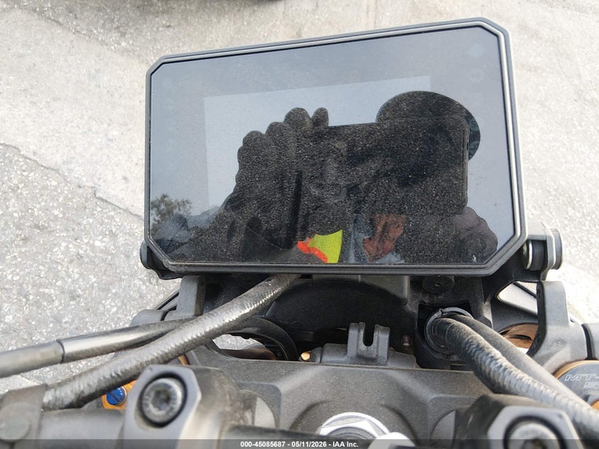 2025 Yamaha Mt VIN JYARN95Y6SA000606 IAAI salvage auction — FRONT & REAR, Salvage (California), sold $1,050 on 2026-07-30 (photo 7)