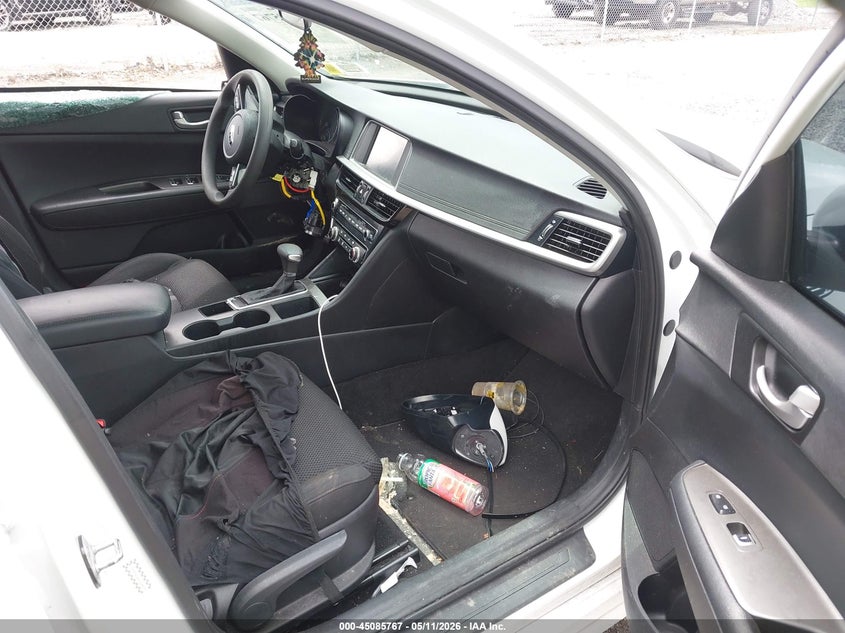 2019 Kia Optima VIN 5XXGT4L3XKG368819 IAAI salvage auction — THEFT, Mv-907A (New York), sold $800 on 2026-07-21 (photo 5)