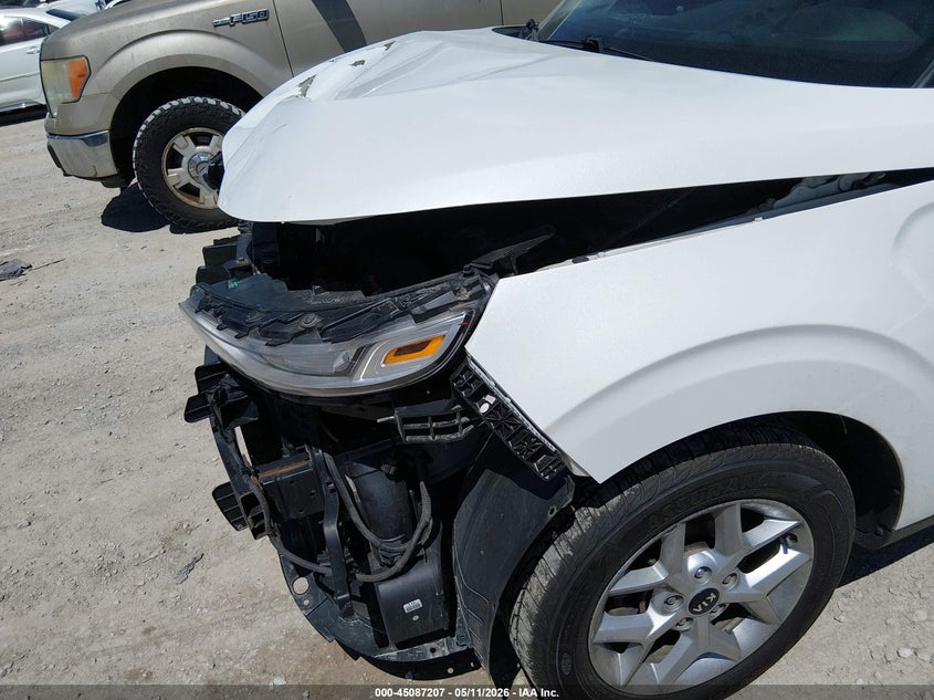2020 Kia Soul VIN KNDJ23AU9L7021071 IAAI salvage auction — FRONT END, Salvage (Kentucky), sold $1,850 on 2026-07-29 (photo 6)