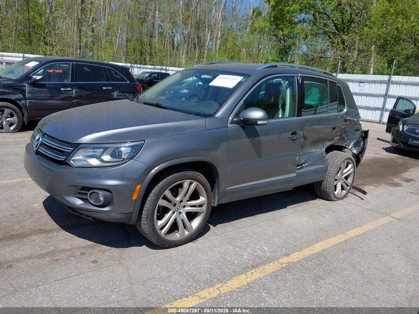 2016 Volkswagen Tiguan VIN WVGBV7AX1GW530012 IAAI salvage auction — SIDE, Clear (Michigan), sold $2,150 on 2026-08-17 (photo 2)