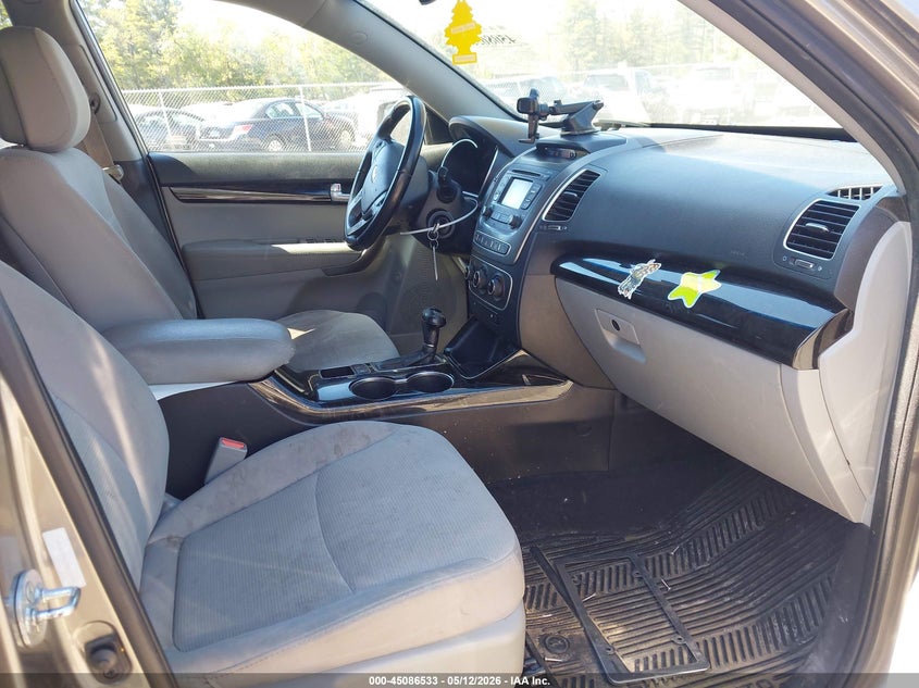 2014 Kia Sorento VIN 5XYKTDA66EG520361 IAAI salvage auction — REAR END, Mv-907A (New York), sold $200 on 2026-07-28 (photo 5)