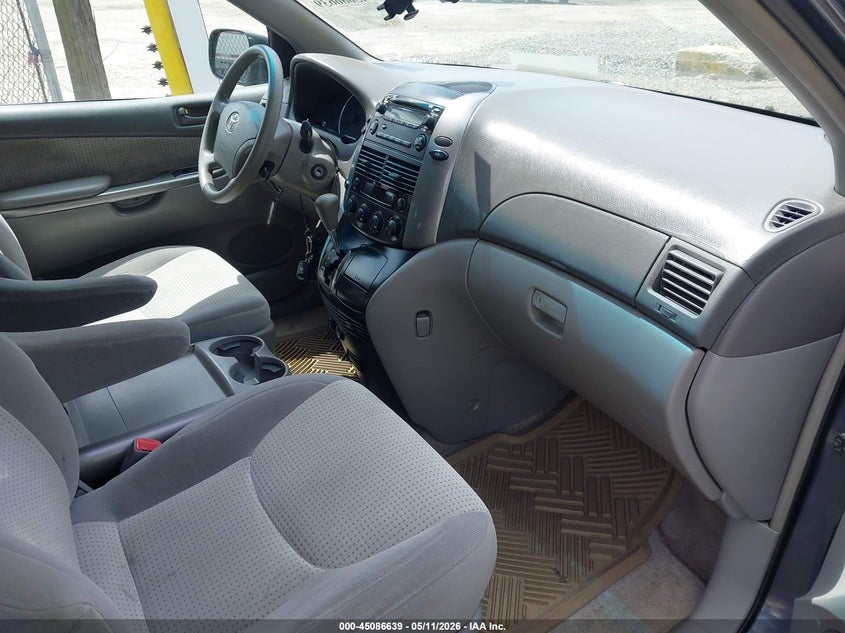 2008 Toyota Sienna VIN 5TDZK23C38S132312 IAAI salvage auction — REAR END, Salvage (Rhode Island), sold $500 on 2026-07-24 (photo 5)