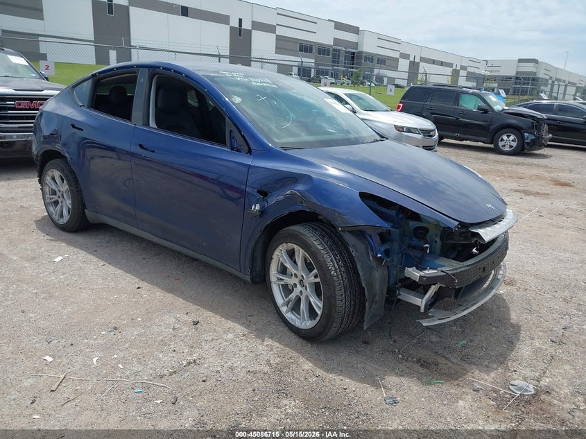 2022 Tesla Model y VIN 7SAYGDEE5NF370754 IAAI salvage auction — FRONT & REAR, Original (Texas), sold $8,400 on 2026-07-23 (photo 1)