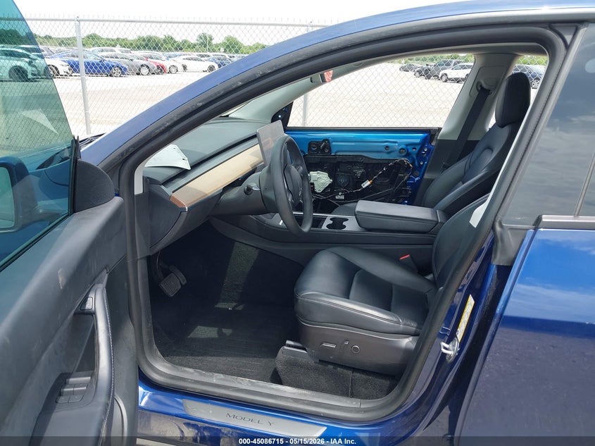 2022 Tesla Model y VIN 7SAYGDEE5NF370754 IAAI salvage auction — FRONT & REAR, Original (Texas), sold $8,400 on 2026-07-23 (photo 5)