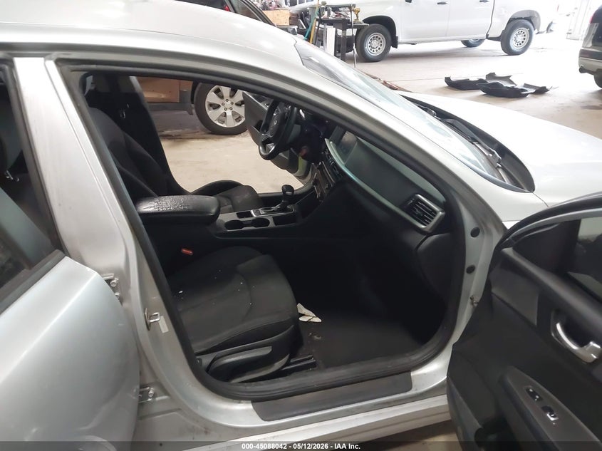 2019 Kia Optima VIN 5XXGT4L32KG307948 IAAI salvage auction — FRONT END, Prior Salvage (Minnesota), sold $800 on 2026-07-15 (photo 5)