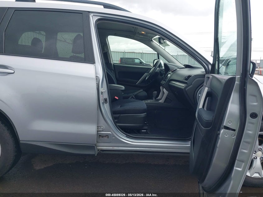 2014 Subaru Forester VIN JF2SJAEC1EH527876 IAAI salvage auction — EXTERIOR BURN, Salvage (Oregon), sold $575 on 2026-07-07 (photo 5)