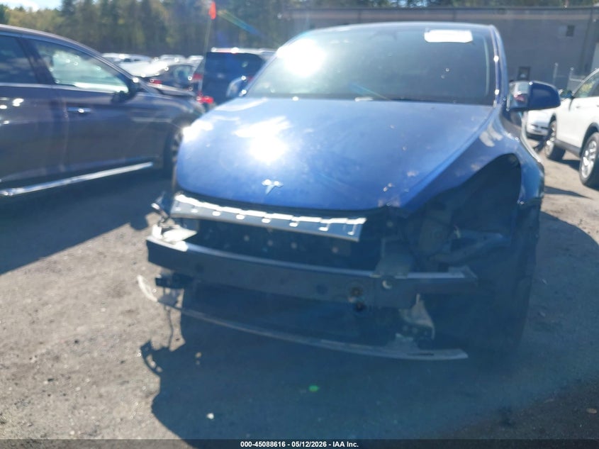 2025 Tesla Model y VIN 7SAYGDEE0SF293545 IAAI salvage auction — FRONT END, Salvage Title, sold $16,500 on 2026-07-23 (photo 6)