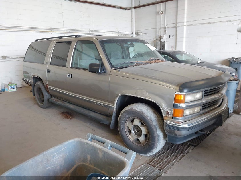 1999 Chevrolet Suburban 1500 VIN 3GNFK16R2XG204604 IAAI salvage auction — NORMAL WEAR, Clear (Minnesota), sold $475 on 2026-07-08 (photo 1)