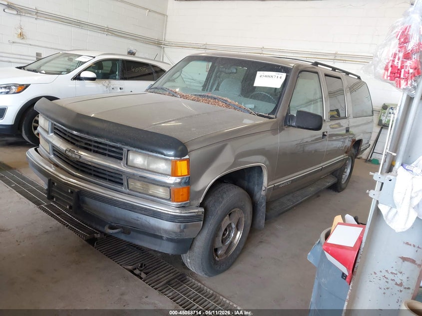 1999 Chevrolet Suburban 1500 VIN 3GNFK16R2XG204604 IAAI salvage auction — NORMAL WEAR, Clear (Minnesota), sold $475 on 2026-07-08 (photo 2)
