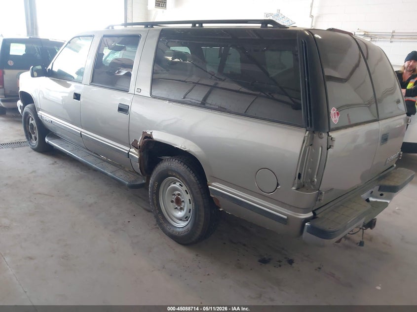 1999 Chevrolet Suburban 1500 VIN 3GNFK16R2XG204604 IAAI salvage auction — NORMAL WEAR, Clear (Minnesota), sold $475 on 2026-07-08 (photo 3)
