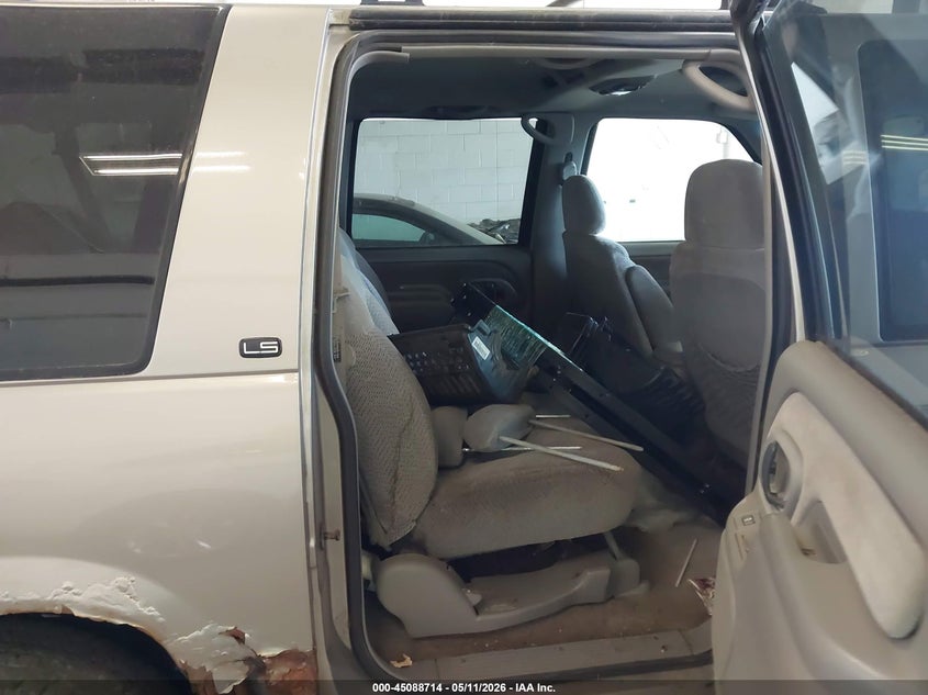 1999 Chevrolet Suburban 1500 VIN 3GNFK16R2XG204604 IAAI salvage auction — NORMAL WEAR, Clear (Minnesota), sold $475 on 2026-07-08 (photo 8)