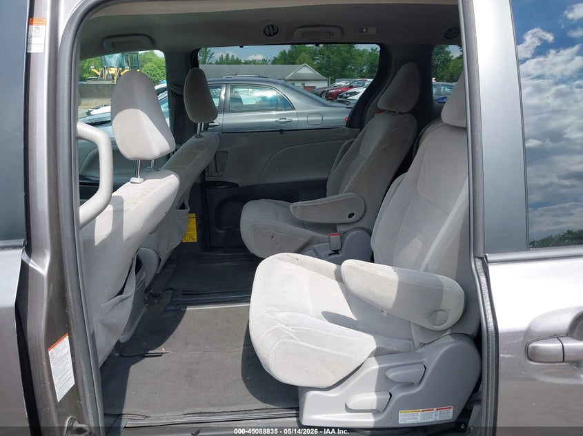 2015 Toyota Sienna VIN 5TDKK3DC0FS547722 IAAI salvage auction — REAR END, Salvage - Greater Than 75% (Maryland), sold $3,000 on 2026-07-29 (photo 8)