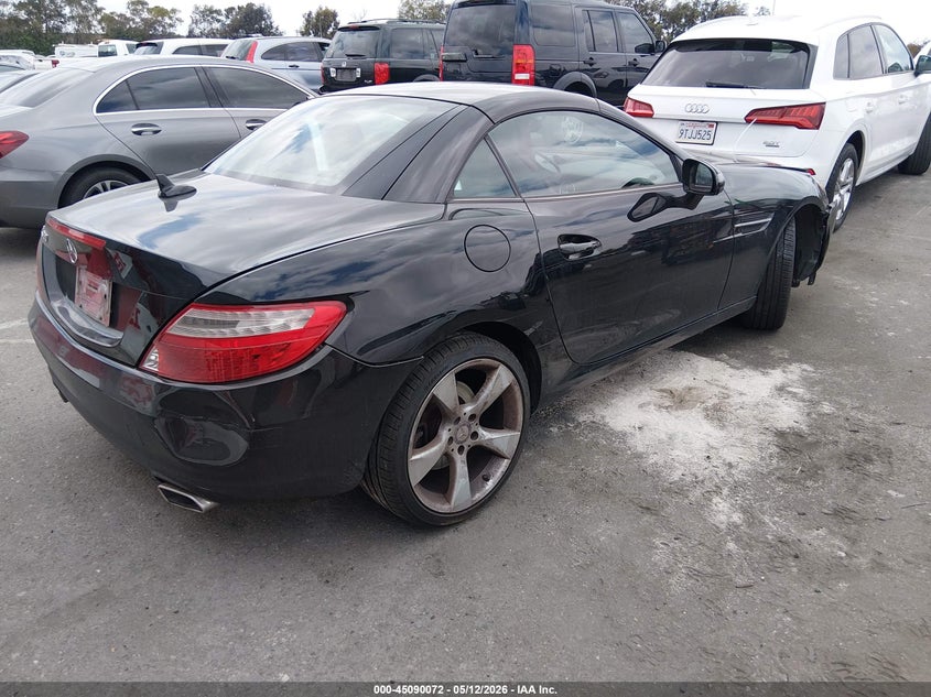2012 Mercedes-benz Slk-klasse VIN WDDPK5HA8CF014318 IAAI salvage auction — FRONT END, Salvage (California), sold $2,650 on 2026-07-09 (photo 4)