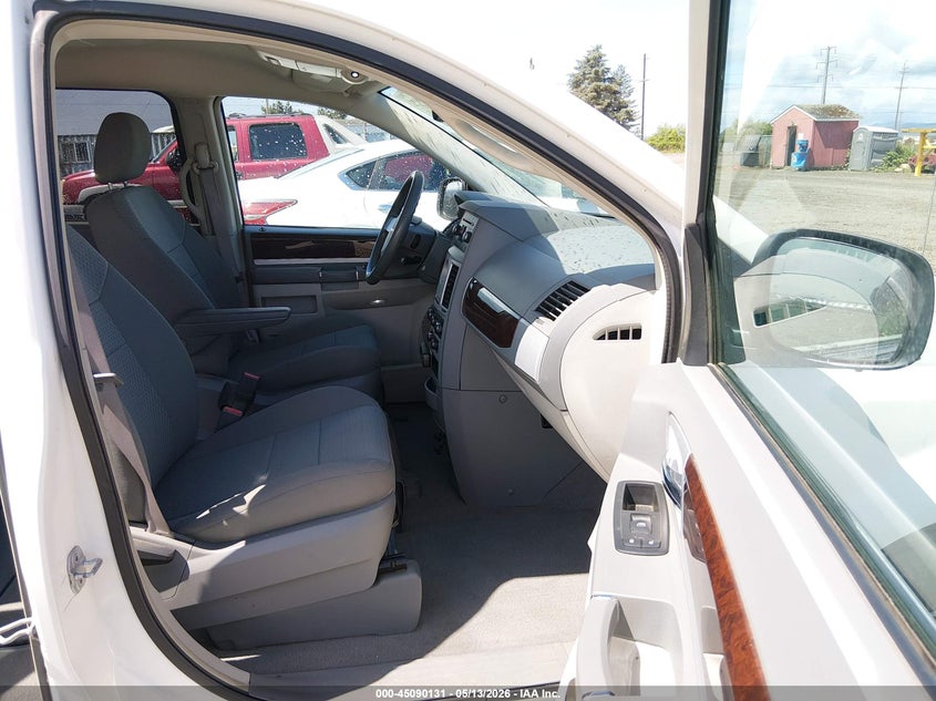2010 Chrysler Town & country VIN 2A4RR5D11AR214896 IAAI salvage auction — FRONT END, Salvage (Oregon), sold $300 on 2026-07-23 (photo 5)