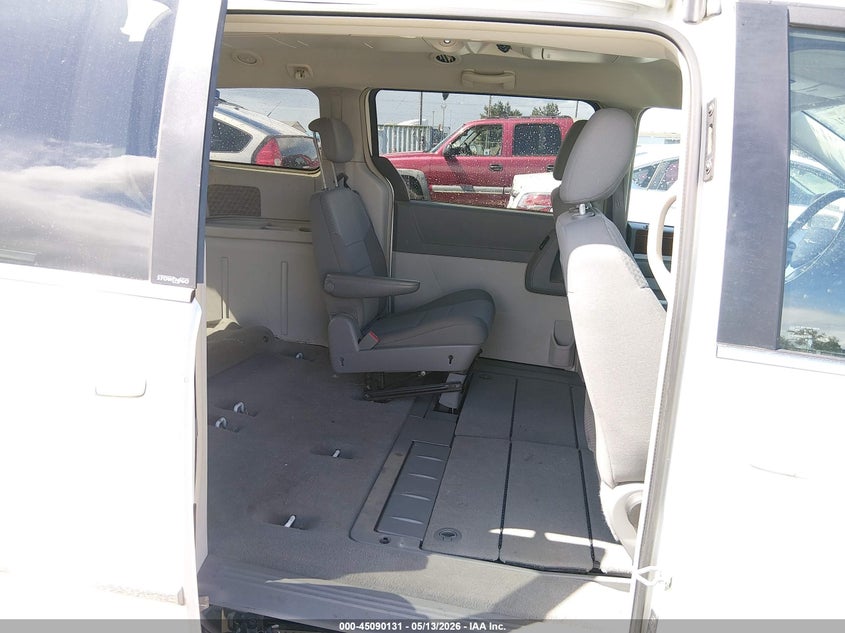 2010 Chrysler Town & country VIN 2A4RR5D11AR214896 IAAI salvage auction — FRONT END, Salvage (Oregon), sold $500 on 2026-07-27 (photo 8)