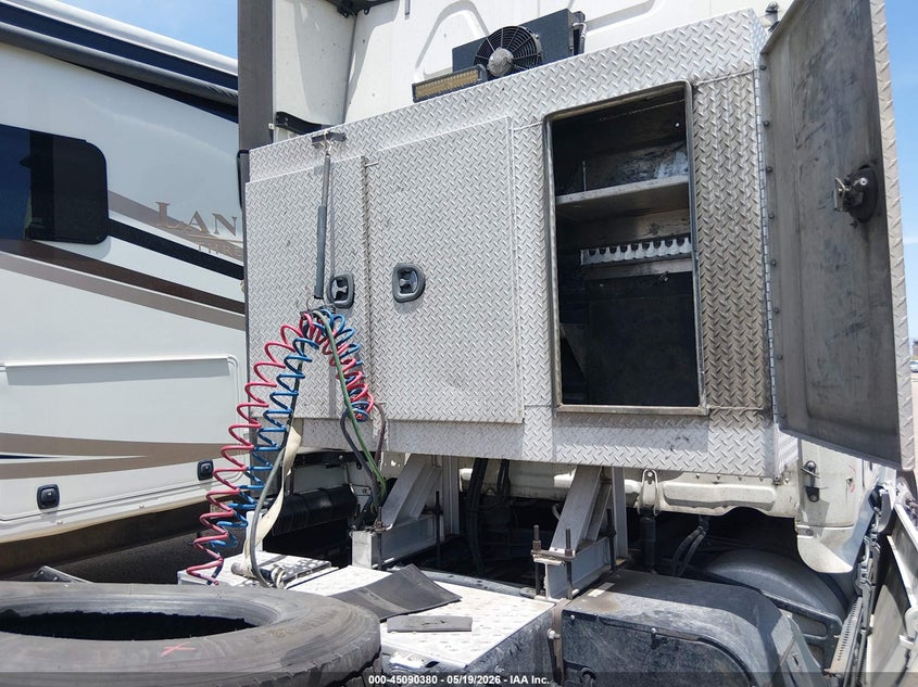 2018 Freightliner Cascadia 125 VIN 3AKJGLDR6JSJK2062 IAAI salvage auction — SIDE, Salvage (Arizona), sold $8,800 on 2026-07-08 (photo 9)
