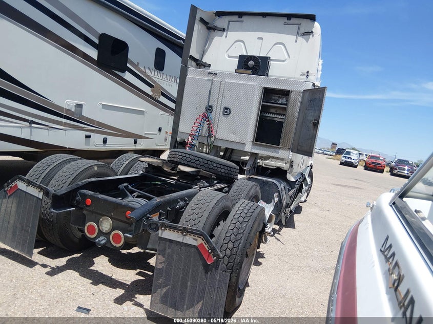 2018 Freightliner Cascadia 125 VIN 3AKJGLDR6JSJK2062 IAAI salvage auction — SIDE, Salvage (Arizona), sold $8,800 on 2026-07-08 (photo 4)