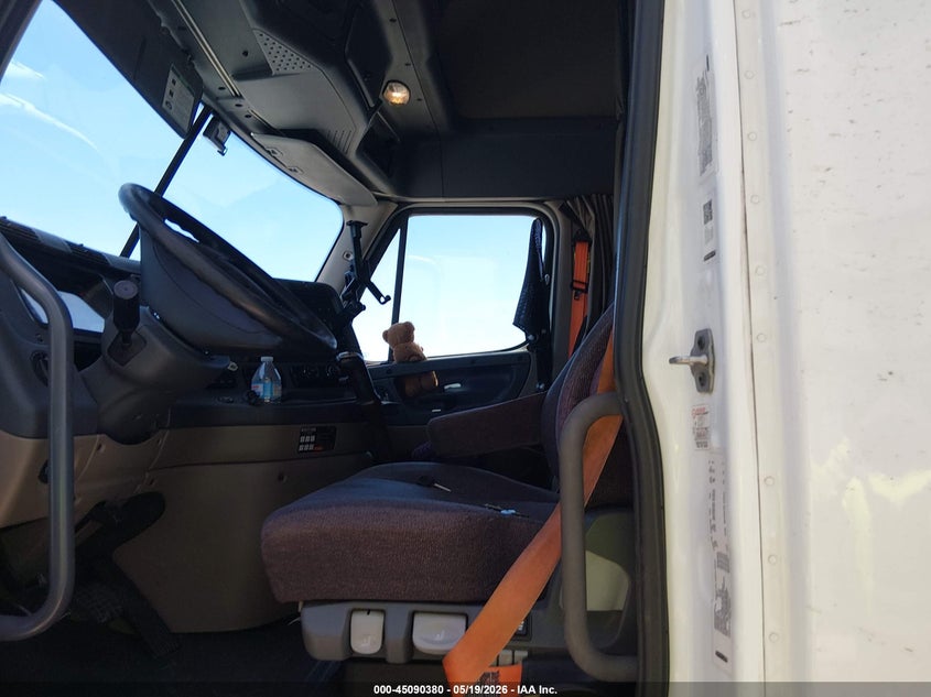 2018 Freightliner Cascadia 125 VIN 3AKJGLDR6JSJK2062 IAAI salvage auction — SIDE, Salvage (Arizona), sold $8,800 on 2026-07-08 (photo 7)