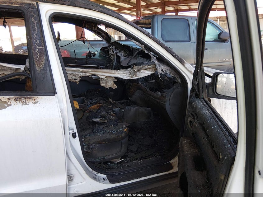 2011 Hyundai Santa fe VIN 5XYZG3AB6BG085105 IAAI salvage auction — Burn Engine, Non-Repairable (Arizona), sold $225 on 2026-07-14 (photo 5)