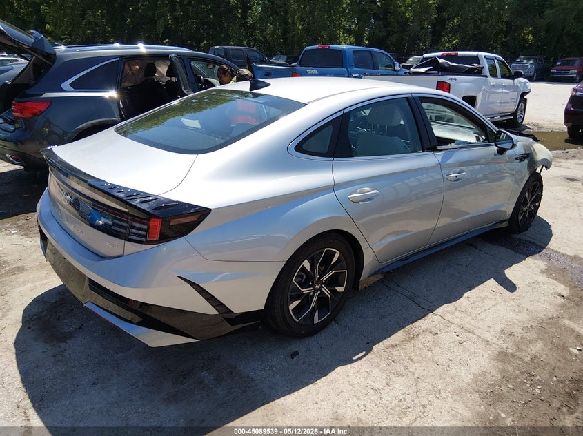 2024 Hyundai Sonata VIN KMHL64JA9RA378556 IAAI salvage auction — ENGINE BURN, Salvage (Kansas), sold $3,150 on 2026-07-15 (photo 4)