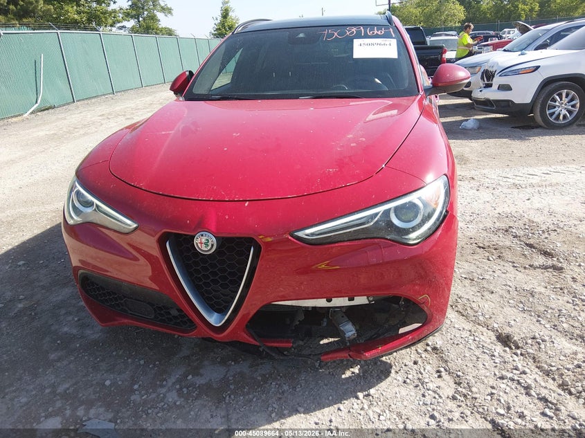 2018 Alfa romeo Stelvio VIN ZASFAKNN1J7B94819 IAAI salvage auction — FRONT END, Salvage (Kentucky), sold $5,600 on 2026-07-10 (photo 6)