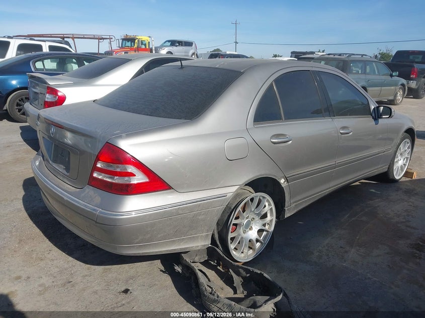 2006 Mercedes-benz C-klasse VIN WDBRF54H56A841980 IAAI salvage auction — NORMAL WEAR, Salvage (California), sold $300 on 2026-08-27 (photo 4)