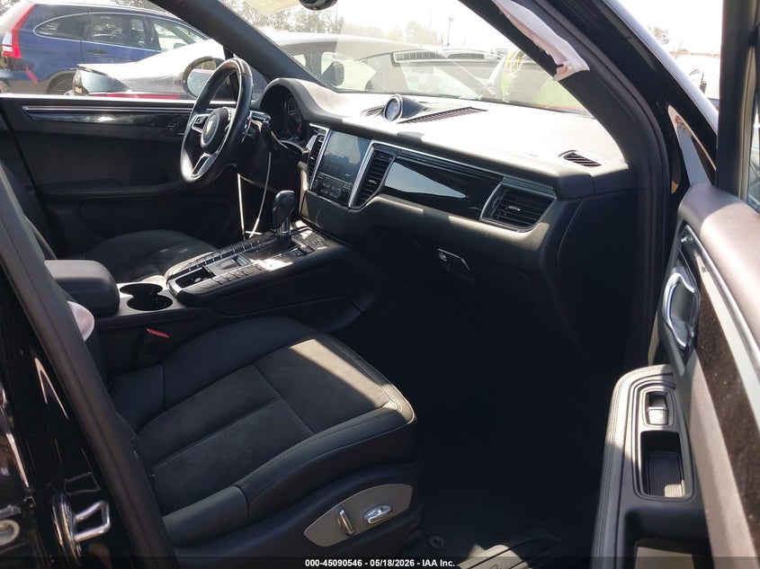 2018 Porsche Macan VIN WP1AA2A59JLB15654 IAAI salvage auction — RIGHT SIDE, Salvage (California), sold $9,000 on 2026-07-29 (photo 5)