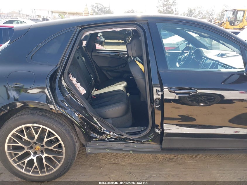 2018 Porsche Macan VIN WP1AA2A59JLB15654 IAAI salvage auction — RIGHT SIDE, Salvage (California), sold $9,000 on 2026-07-29 (photo 6)