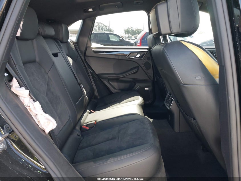 2018 Porsche Macan VIN WP1AA2A59JLB15654 IAAI salvage auction — RIGHT SIDE, Salvage (California), sold $9,000 on 2026-07-29 (photo 8)