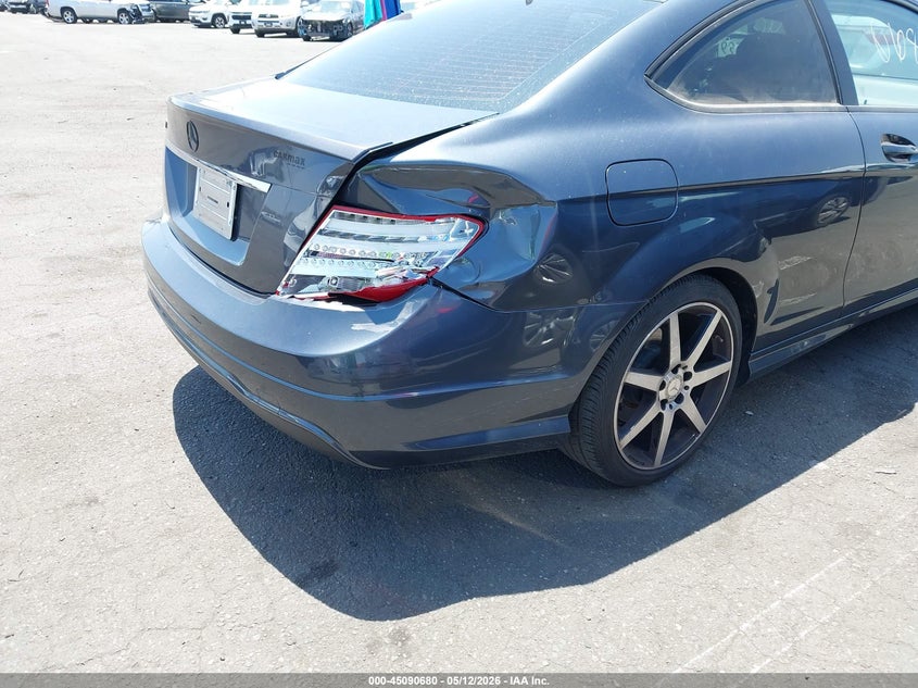 2015 Mercedes-benz C-klasse VIN WDDGJ4HB7FG375544 IAAI salvage auction — REAR END, Salvage Certificate (California), sold $3,050 on 2026-07-23 (photo 4)