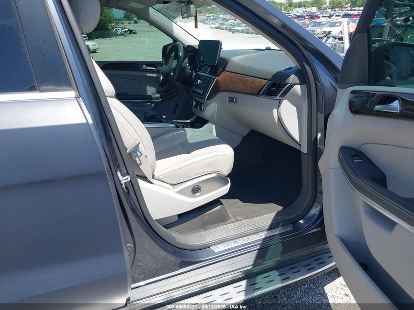 2013 Mercedes-benz Gl-klasse VIN 4JGDF7CE5DA225588 IAAI salvage auction — NORMAL WEAR, Salvage (Texas), sold $2,250 on 2026-08-01 (photo 5)