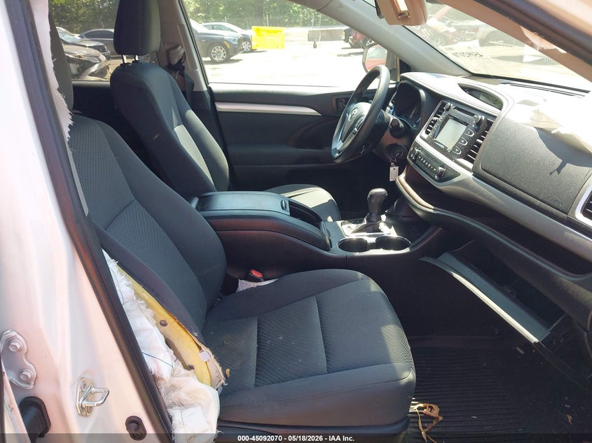 2019 Toyota Highlander VIN 5TDBZRFH9KS717478 IAAI salvage auction — RIGHT SIDE, Clear (Virginia), sold $6,950 on 2026-07-08 (photo 5)