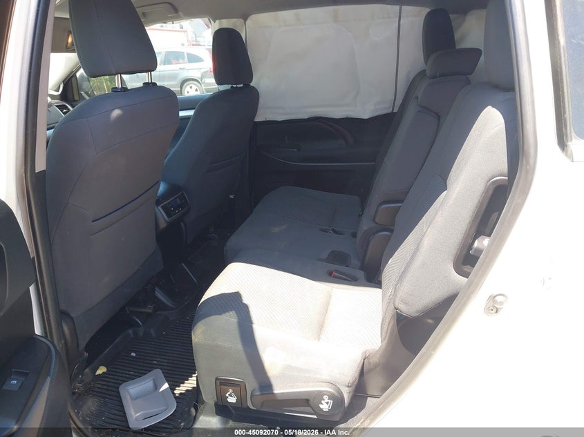 2019 Toyota Highlander VIN 5TDBZRFH9KS717478 IAAI salvage auction — RIGHT SIDE, Clear (Virginia), sold $6,950 on 2026-07-08 (photo 8)