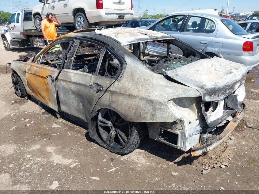 2018 BMW 3er VIN WBA8B7G59JNV11053 IAAI salvage auction — BURN, Bill Of Sale Destruction Only - Salvage (Ohio), sold $25 on 2026-07-23 (photo 3)
