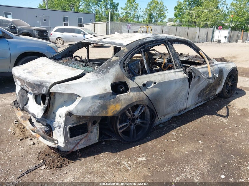 2018 BMW 3er VIN WBA8B7G59JNV11053 IAAI salvage auction — BURN, Bill Of Sale Destruction Only - Salvage (Ohio), sold $25 on 2026-07-23 (photo 4)