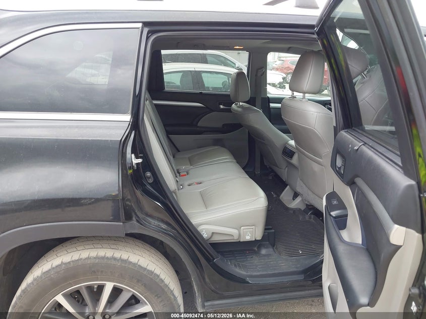 2019 Toyota Highlander VIN 5TDJZRFH6KS585811 IAAI salvage auction — HAIL, Salvage (Iowa), sold $14,000 on 2026-07-20 (photo 8)