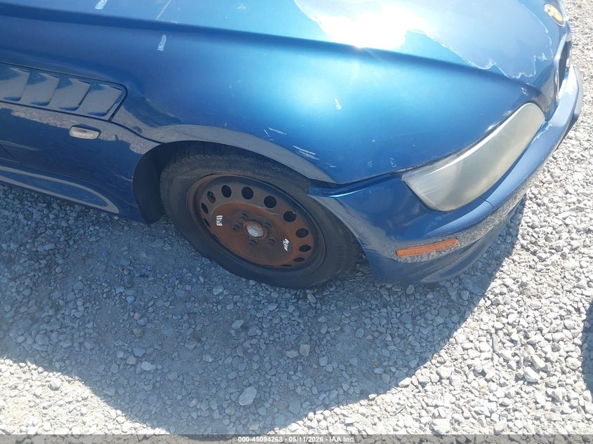 2001 BMW Z3 VIN WBACN33401LM00443 IAAI salvage auction — NORMAL WEAR, Salvage (Texas), sold $675 on 2026-07-29 (photo 6)